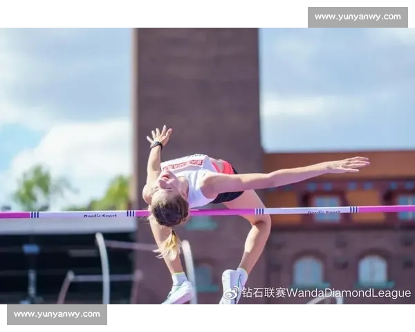 天津跨栏新星吴安琪创 PB 摘银！网友惊呼：这颜值和实力像极了国际名将